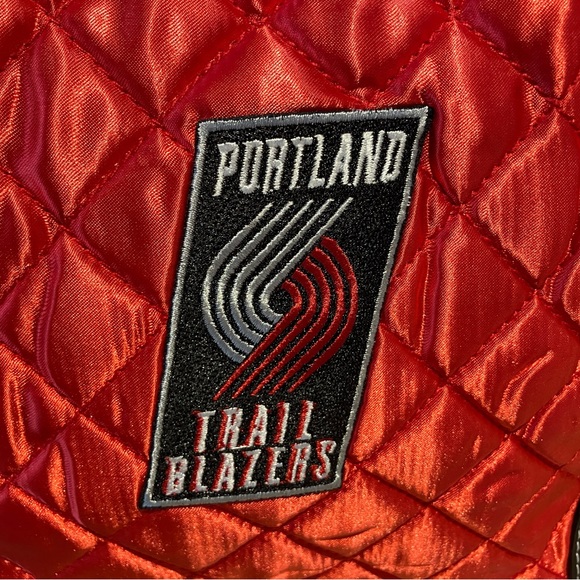 NWT, NBA Portland Trailblazers quilted hobo bag - Picture 2 of 3
